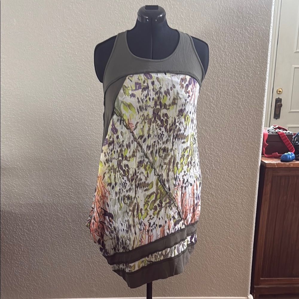 White and Green Asymmetrical Sleeveless Tank Tunic